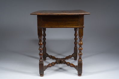 Table de paiement ou bureau rectangulaire avec un tiroir en bois, Angleterre, 17&egrave;me si&egrave;cle