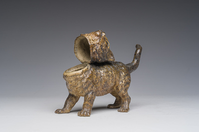 Gemonogrammeerd F.B. (voor Franz Bergmann): Een Weense polychroom koud beschilderde bronzen inktpot in de vorm kat, 19de/20ste eeuw