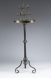 Chandelier &agrave; trois niveaux n&eacute;o-gothique &agrave; trois pieds en m&eacute;tal patin&eacute; et cuivre, 19&egrave;me/20&egrave;me si&egrave;cle