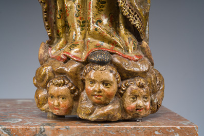 Autel exceptionnel en bois dor&eacute; et polychrome &agrave; d&eacute;cor de Dieu le P&egrave;re et des anges accompagn&eacute; d'une Vierge, Espagne, 18&egrave;me si&egrave;cle