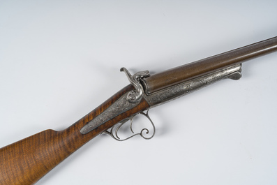Fusil de chasse &agrave; double canon damass&eacute; avec d&eacute;cor floral grav&eacute;, France, 19&egrave;me si&egrave;cle