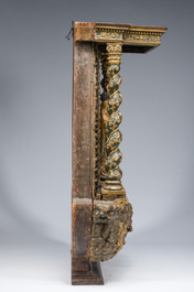 Autel exceptionnel en bois dor&eacute; et polychrome &agrave; d&eacute;cor de Dieu le P&egrave;re et des anges accompagn&eacute; d'une Vierge, Espagne, 18&egrave;me si&egrave;cle