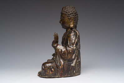 Bouddha en bois sculpt&eacute;, laqu&eacute;, dor&eacute; et polychrom&eacute;, Chine, 17&egrave;me/18&egrave;me si&egrave;cle