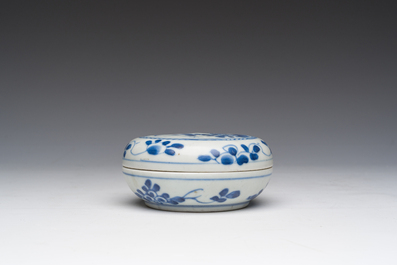 A Chinese blue and white box and cover with floral design, a teapot stand and a famille rose 'Mandarin' spoon tray, Kangxi/Qianlong