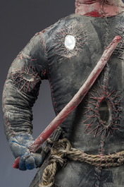 Effigie Bizango d&rsquo;un tonton macoute milicien ha&iuml;tien de Fran&ccedil;ois Duvalier coiff&eacute; d&rsquo;une casquette et portant une matraque, techniques mixtes, 20&egrave;me s.