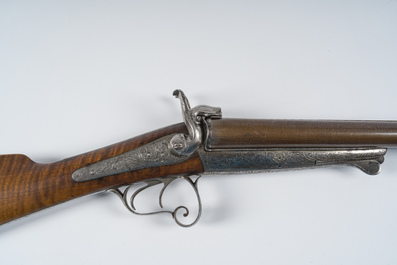 Fusil de chasse &agrave; double canon damass&eacute; avec d&eacute;cor floral grav&eacute;, France, 19&egrave;me si&egrave;cle