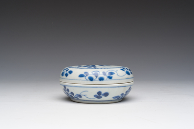 A Chinese blue and white box and cover with floral design, a teapot stand and a famille rose 'Mandarin' spoon tray, Kangxi/Qianlong