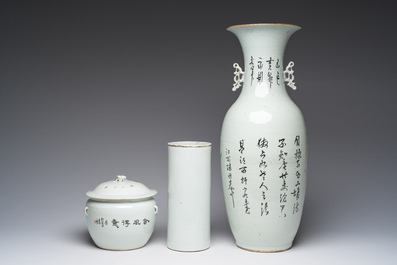 A Chinese famille rose vase, a hatstand and a jar and cover with ladies in a palace garden, 19th/20th C.