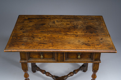 Table de paiement ou bureau rectangulaire avec un tiroir en bois, Angleterre, 17&egrave;me si&egrave;cle
