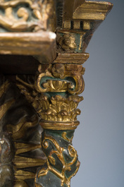 Autel exceptionnel en bois dor&eacute; et polychrome &agrave; d&eacute;cor de Dieu le P&egrave;re et des anges accompagn&eacute; d'une Vierge, Espagne, 18&egrave;me si&egrave;cle