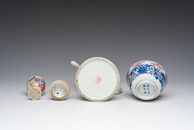 Une th&eacute;i&egrave;re en porcelaine de Chine famille rose, deux bols en bleu et blanc et un coquetier famille rose de Canton, Yongzheng et post&eacute;rieur