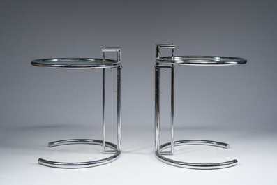 Eileen Gray (1878-1976): Paire de tables d'appoint r&eacute;glables en hauteur en acier chrom&eacute; et verre, Classicon Adjustable Table E1027, [ann&eacute;es 70]
