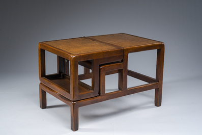 Een Engelse Victoriaanse mahoniehouten bibliotheekladder bekleed met leder omvormbaar tot bijzettafel, ca. 1900