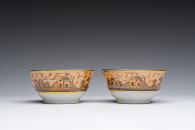 Een paar Chinese export porseleinen koppen en schotels voor de Braziliaanse of Portugese markt, 19de eeuw