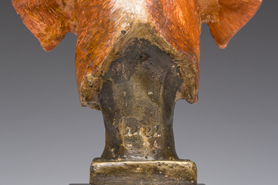 Onleesbaar gesigneerd: Een Weens polychroom koud beschilderd bronzen model van een hondenkop op een zwartmarmeren basis, 19de/20ste eeuw