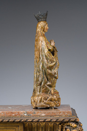 Autel exceptionnel en bois dor&eacute; et polychrome &agrave; d&eacute;cor de Dieu le P&egrave;re et des anges accompagn&eacute; d'une Vierge, Espagne, 18&egrave;me si&egrave;cle