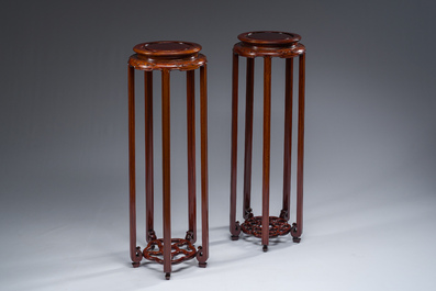 Paire de socles en bois sculpt&eacute;, Chine, 20&egrave;me si&egrave;cle