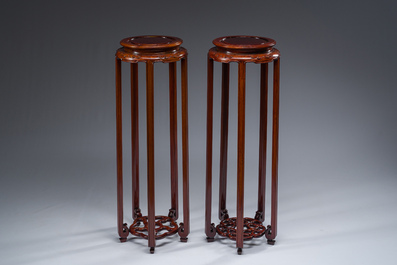 Paire de socles en bois sculpt&eacute;, Chine, 20&egrave;me si&egrave;cle