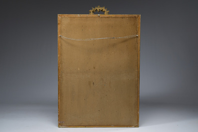 Miroir rectangulaire de style Louis XVI dor&eacute; et orn&eacute; d'une couronne de fleurs, France, 20&egrave;me si&egrave;cle