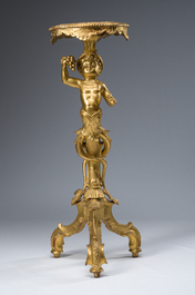 Table d'appoint en bois sculpt&eacute; et dor&eacute; &agrave; d&eacute;cor d'un homme-poisson, Italie, 19&egrave;me si&egrave;cle