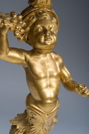 Table d'appoint en bois sculpt&eacute; et dor&eacute; &agrave; d&eacute;cor d'un homme-poisson, Italie, 19&egrave;me si&egrave;cle