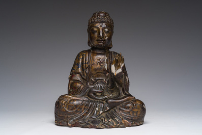 Bouddha en bois sculpt&eacute;, laqu&eacute;, dor&eacute; et polychrom&eacute;, Chine, 17&egrave;me/18&egrave;me si&egrave;cle