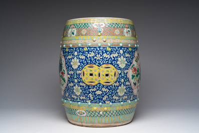 Tabouret en porcelaine de Chine famille rose &agrave; d&eacute;cor floral et d'oiseaux parmi des branches fleuries, 19&egrave;me si&egrave;cle