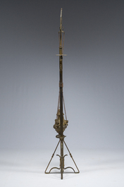 Br&ucirc;le-encens en bronze dor&eacute; orn&eacute; de t&ecirc;tes d'anges et son support assorti, vers 1900