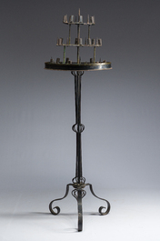 Chandelier &agrave; trois niveaux n&eacute;o-gothique &agrave; trois pieds en m&eacute;tal patin&eacute; et cuivre, 19&egrave;me/20&egrave;me si&egrave;cle