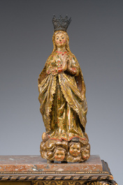 Autel exceptionnel en bois dor&eacute; et polychrome &agrave; d&eacute;cor de Dieu le P&egrave;re et des anges accompagn&eacute; d'une Vierge, Espagne, 18&egrave;me si&egrave;cle