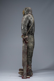 Effigie Bizango d&rsquo;un guerrier infirme et borgne se tenant debout gr&acirc;ce &agrave; des b&eacute;quilles en bois, techniques mixtes, Ha&iuml;ti, 20&egrave;me si&egrave;cle