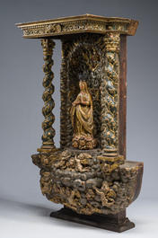 Autel exceptionnel en bois dor&eacute; et polychrome &agrave; d&eacute;cor de Dieu le P&egrave;re et des anges accompagn&eacute; d'une Vierge, Espagne, 18&egrave;me si&egrave;cle