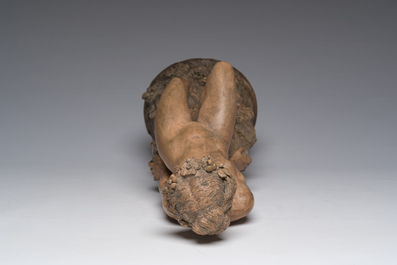 Claude Michel (Clodion, 1738-1814, apr&egrave;s): Nymphe au rocher, terre cuite patin&eacute;e, 19&egrave;me si&egrave;cle