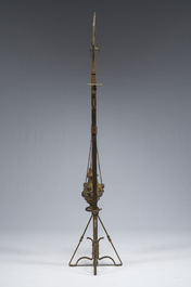 Br&ucirc;le-encens en bronze dor&eacute; orn&eacute; de t&ecirc;tes d'anges et son support assorti, vers 1900