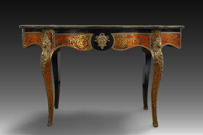 Table violon Napol&eacute;on III en marqueterie Boulle d'&eacute;caille et laiton aux montures en bronze dor&eacute;, France, 19&egrave;me si&egrave;cle