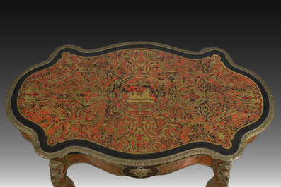 Table violon Napol&eacute;on III en marqueterie Boulle d'&eacute;caille et laiton aux montures en bronze dor&eacute;, France, 19&egrave;me si&egrave;cle