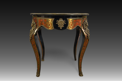 Table violon Napol&eacute;on III en marqueterie Boulle d'&eacute;caille et laiton aux montures en bronze dor&eacute;, France, 19&egrave;me si&egrave;cle