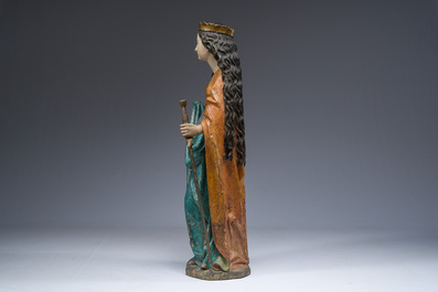 Grande sculpture en bois de tilleul polychrome repr&eacute;sentant sainte Catherine d'Alexandrie, Allemagne du Sud, vers 1540