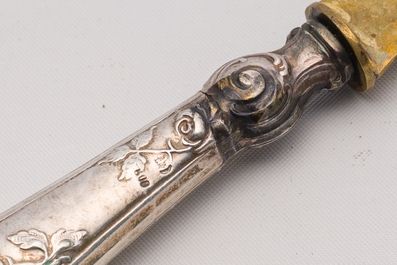 M&eacute;nag&egrave;re de 12 pi&egrave;ces, Christofle, France, et deux couteaux &agrave; beurre &agrave; manches en argent, Allemagne, 20&egrave;me si&egrave;cle