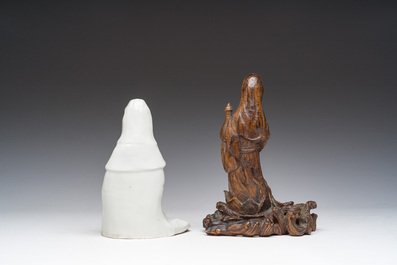 Une Guanyin en porcelaine blanc de Chine et une en bois sculpt&eacute;, Chine, 18&egrave;me/19&egrave;me si&egrave;cle