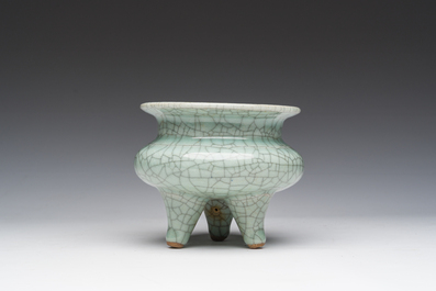 Een Chinese ge-type driepotige wierookbrander, 19de/20ste eeuw