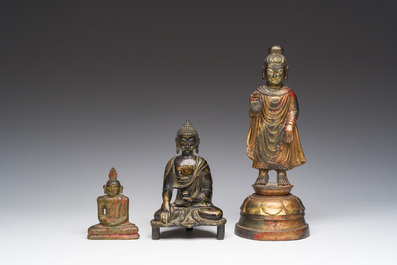 Trois sculptures de Bouddha en bronze laqu&eacute; et dor&eacute;, Cor&eacute;e, Tibet et Sri Lanka, 19&egrave;me si&egrave;cle
