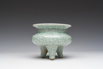 Een Chinese ge-type driepotige wierookbrander, 19de/20ste eeuw