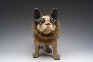 Bouledogue &agrave; tirer 'Growler' avec une t&ecirc;te mobile en papier m&acirc;ch&eacute; floqu&eacute; et collier en noix de coco, France, d&eacute;but du 20&egrave;me si&egrave;cle