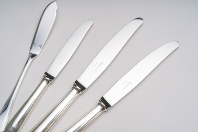 Een Frans 151-delig verzilverd bestek in de originele koffer, model America, Christofle, 20ste eeuw