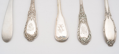 Collection vari&eacute;e de couverts en argent et m&eacute;tal argent&eacute;, styles et origines diverses, Wolfers, Delheid, Allemagne, etc., 19&egrave;me/20&egrave;me si&egrave;cle