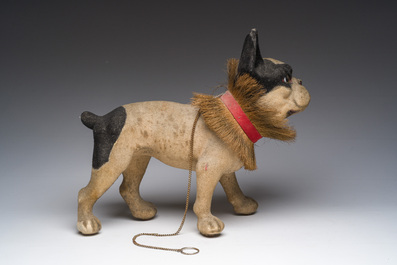 Bouledogue &agrave; tirer 'Growler' avec une t&ecirc;te mobile en papier m&acirc;ch&eacute; floqu&eacute; et collier en noix de coco, France, d&eacute;but du 20&egrave;me si&egrave;cle