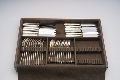 Een Frans 151-delig verzilverd bestek in de originele koffer, model America, Christofle, 20ste eeuw