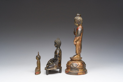Trois sculptures de Bouddha en bronze laqu&eacute; et dor&eacute;, Cor&eacute;e, Tibet et Sri Lanka, 19&egrave;me si&egrave;cle