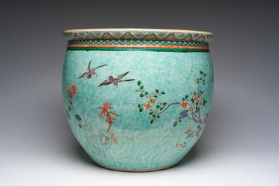 Jardini&egrave;re en porcelaine de Chine famille verte &agrave; d&eacute;cor des oiseaux parmi des branches fleuries, 19&egrave;me si&egrave;cle